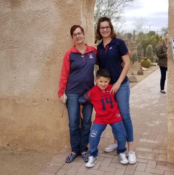 Meet your Posher, Jules . - Picture 5 of 8